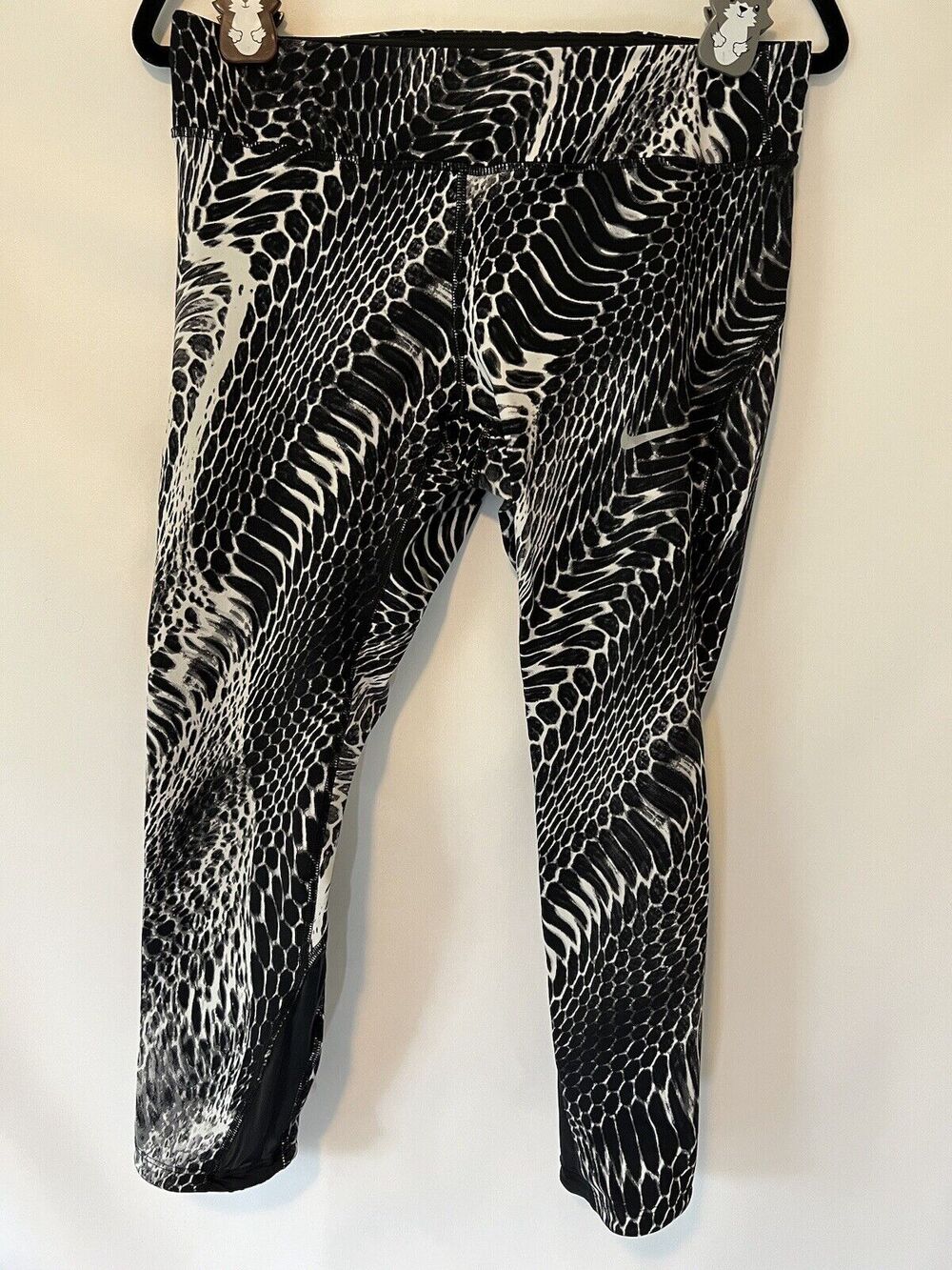 NIKE Dri-Fit Womens Sz Large Cropped Snake Print Leggings
